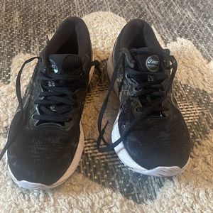 Asics women running shoes, size 8.5, discounted shipping!